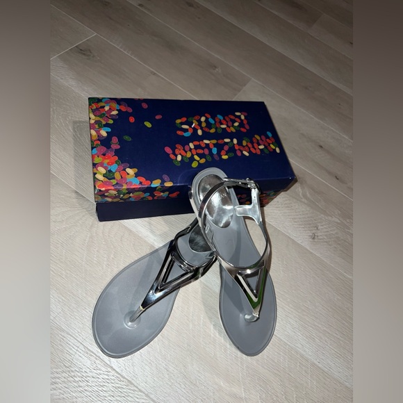 NIB Stuart Weitzman Trifecta Metallic Jelly Sandal, Silver size 8 - Picture 2 of 3